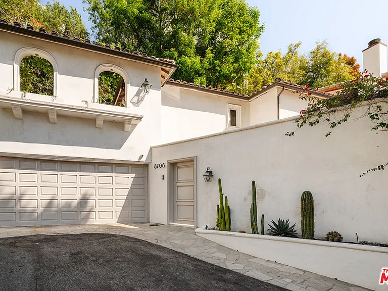 8706 Sunset Plaza Pl — Photo 1