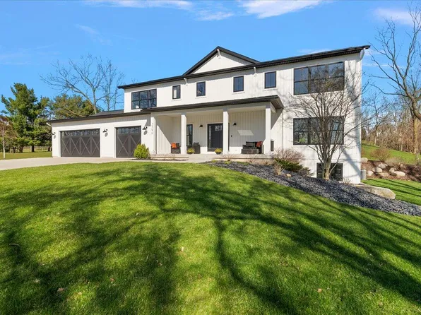 2596 Dean Lake Ave NE, Grand Rapids, MI 49505