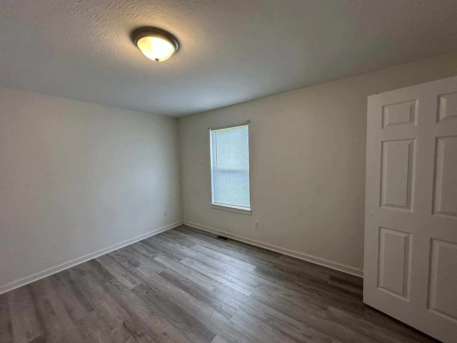 2 bed, 1.5 bath, 900 sqft, $900 — Photo 4