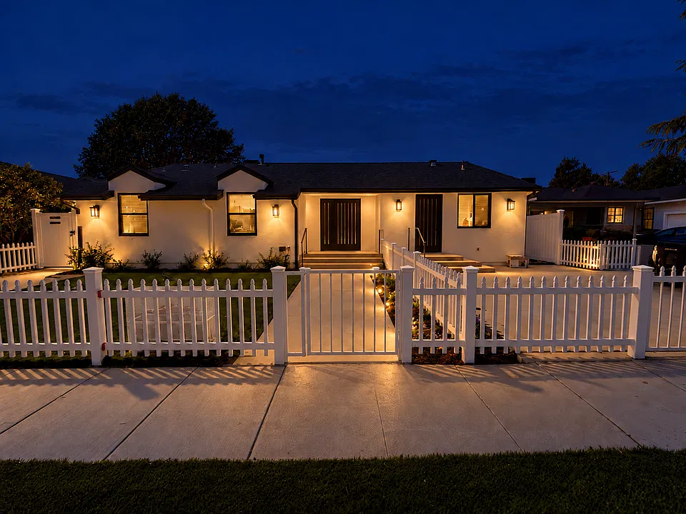 7039 1/2 Quartz Ave