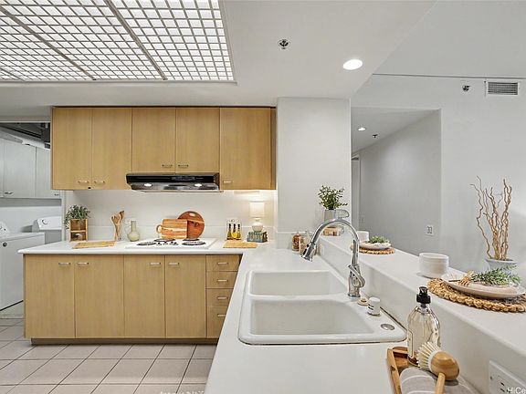 4th image of 1 Keahole Pl APT 1512