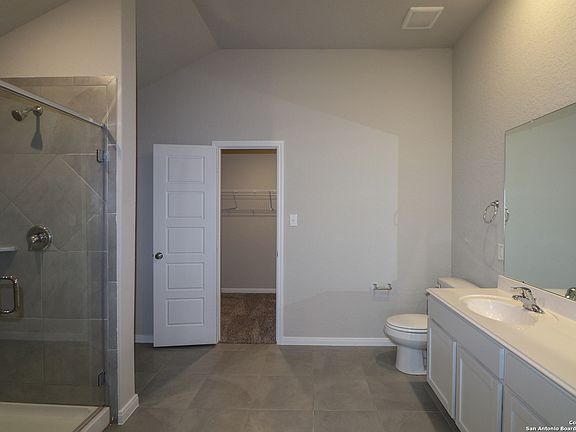 4th image of 780 Stonemanor Bay