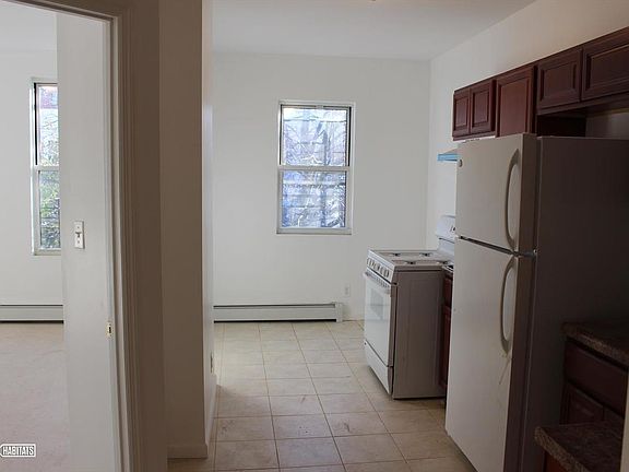 3rd image of 1078 Intervale Ave APT 2