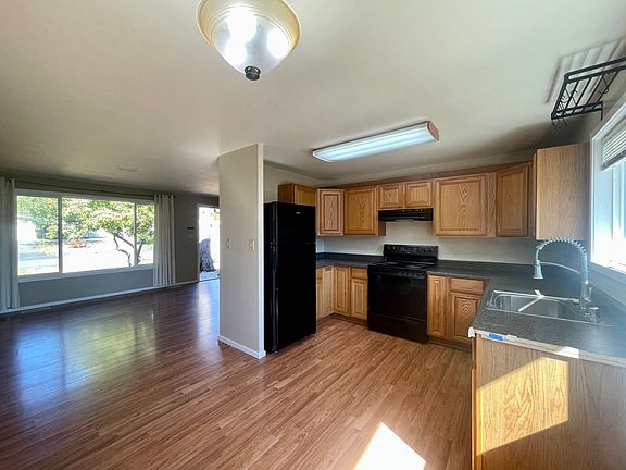 5th image of 3906 176th Pl SW