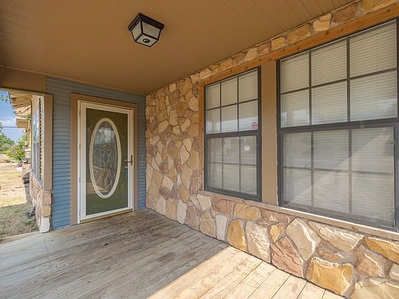 4th image of 224 W Avenue B