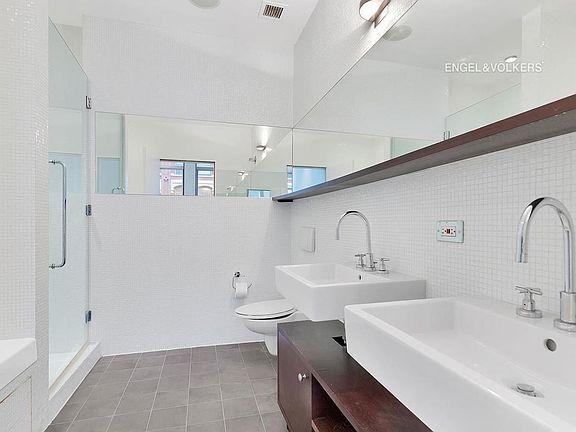 5th image of 21 Astor Pl APT 6E