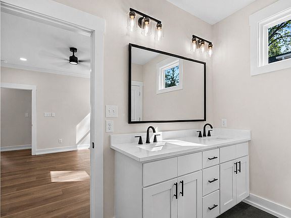 4th image of 3133 Rowena Ave #A
