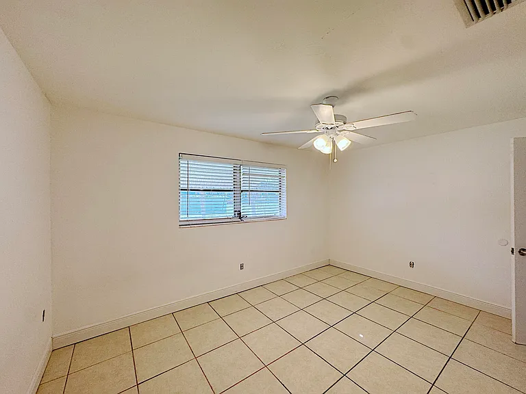 202 SE 3rd Ter #1 — Photo 11