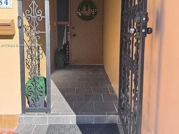 4th image of 15884 Kilmarnock Dr