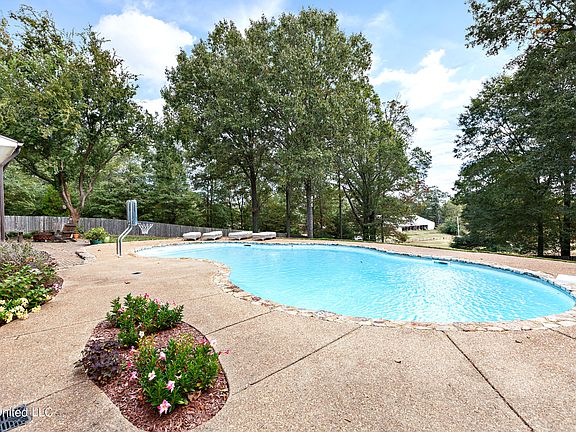 4th image of 470 Bonnie Blue Ln