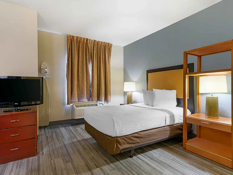 Deluxe Studio - 1 Full Bed