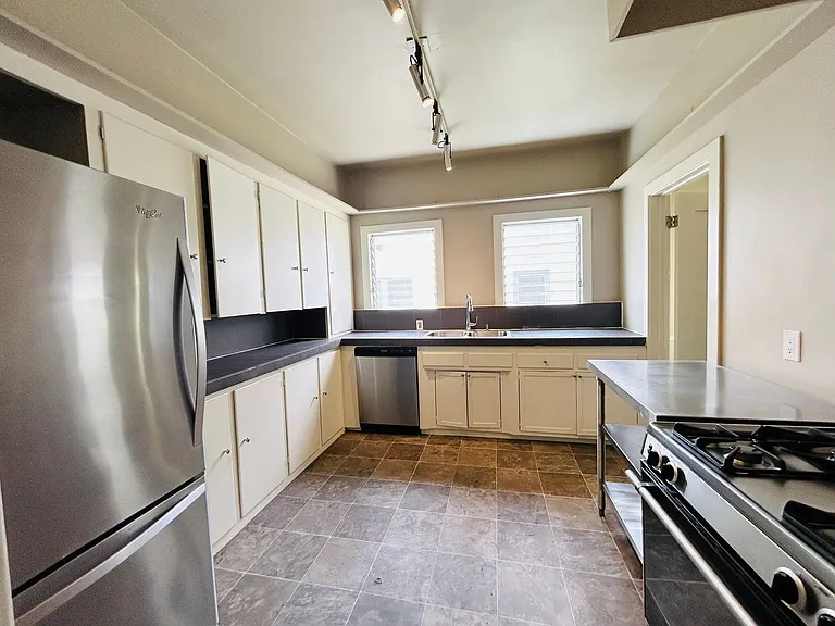 Sycamore Apartments — Photo 6