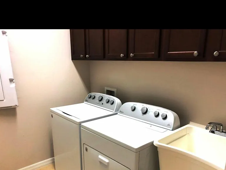 2410 Chateau Loop — Photo 3