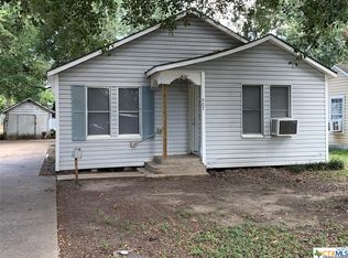 507 Lundy Ave, El Campo, TX 77437