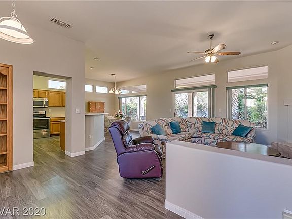 3rd image of 10521 Broom Hill Dr