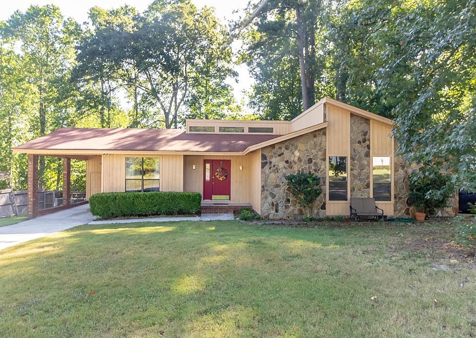 1st image of 210 Hillbrook Dr