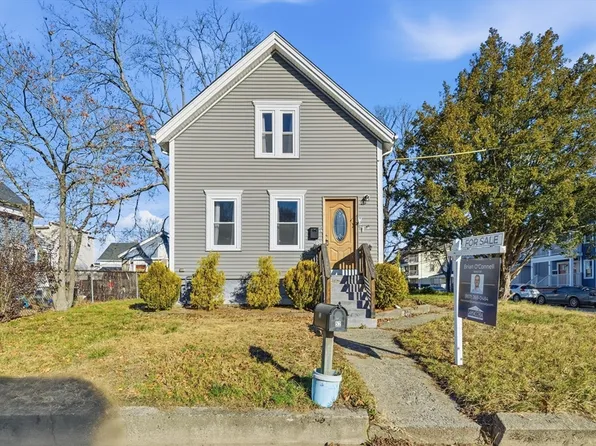 52 Carpenter St, Attleboro, MA 02703