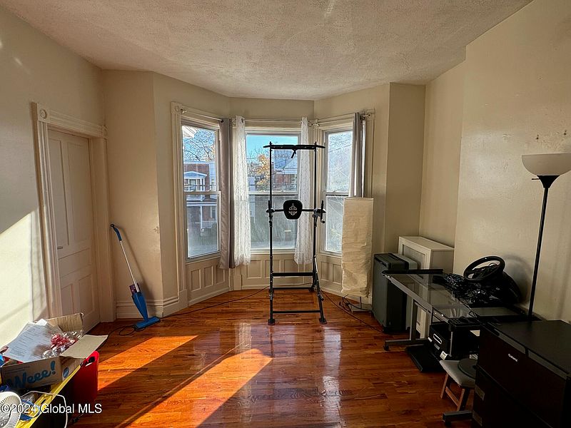 4th image of 2341 15th Street