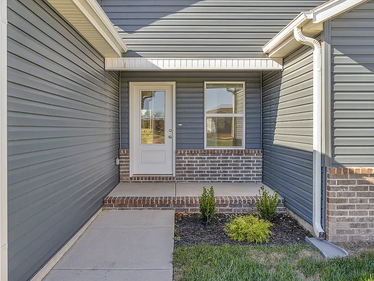 810 Lambert Cir — Photo 28
