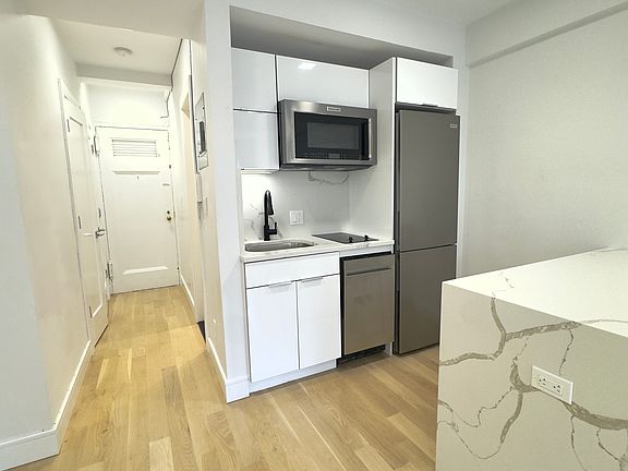 5th image of 320 E 42nd St APT 1408