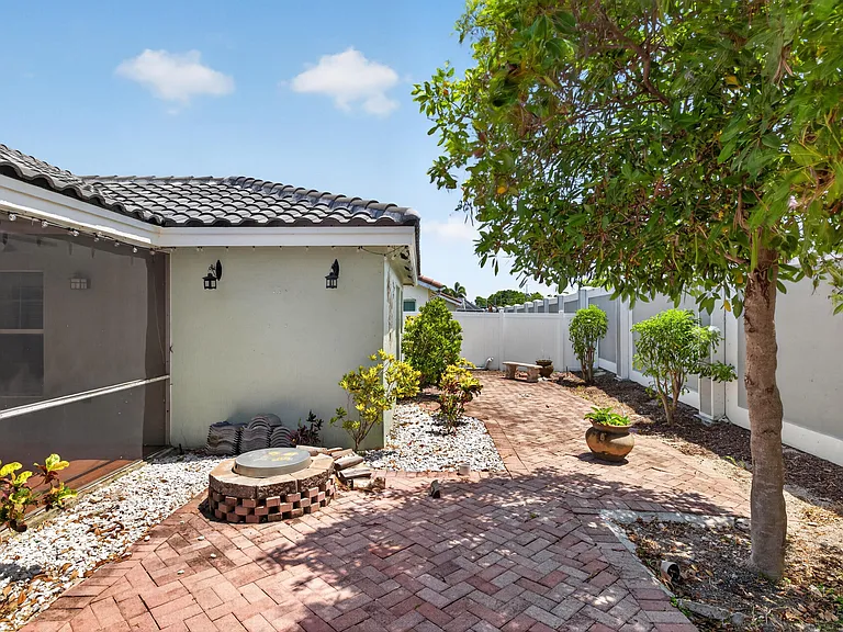 4481 NW 20th Ave — Photo 35