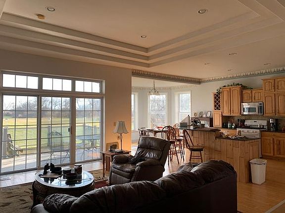 4th image of 2405 Garden Dr