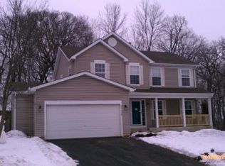 2778 Simons Dr, Chaska, MN 55318