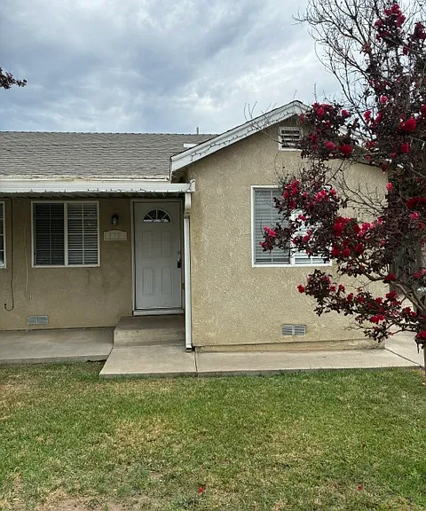 175 E Manning Ave — Photo 1