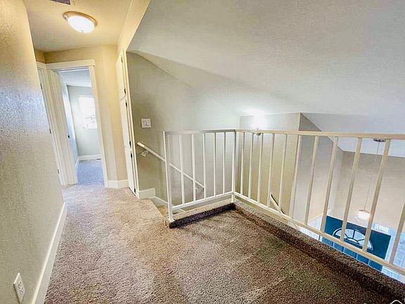 3rd image of 1671 Round Mountain Cir