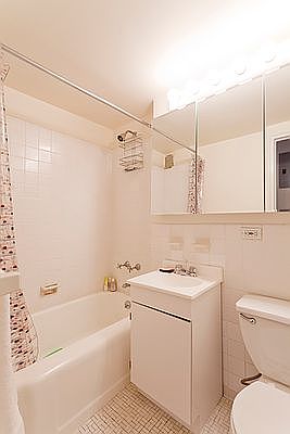 5th image of 180 W Houston St #7E