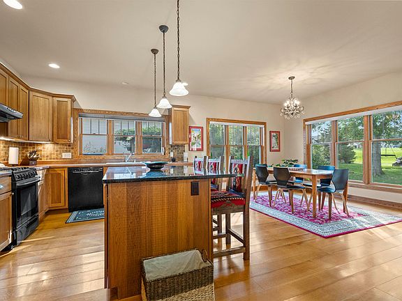 3rd image of 5531 Quarry Hill Dr