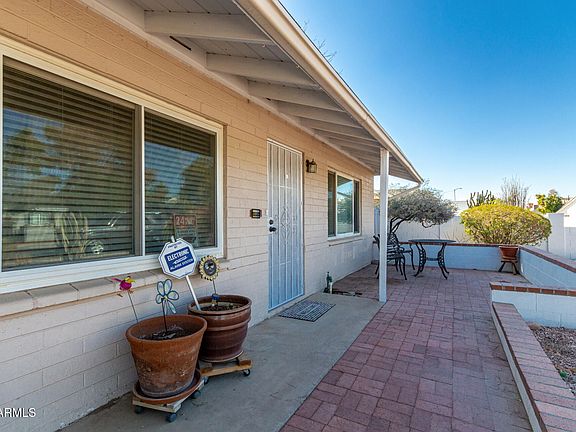 3rd image of 2439 E MEADOWBROOK Avenue