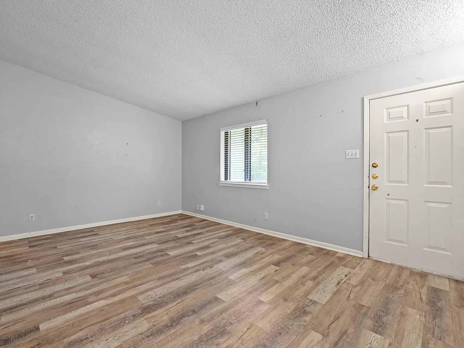 8910 Little Walnut Parkway - A — Photo 3