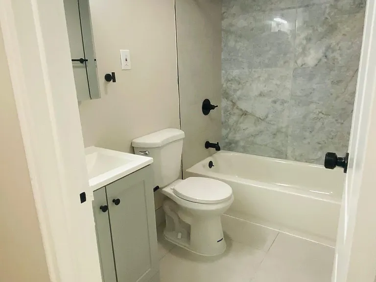 Laura Lane Apartments — Photo 16