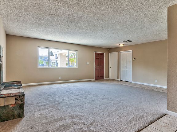 4th image of 239 E Grand Ave