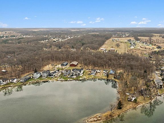 3rd image of 1605 S Crooked Lake Dr