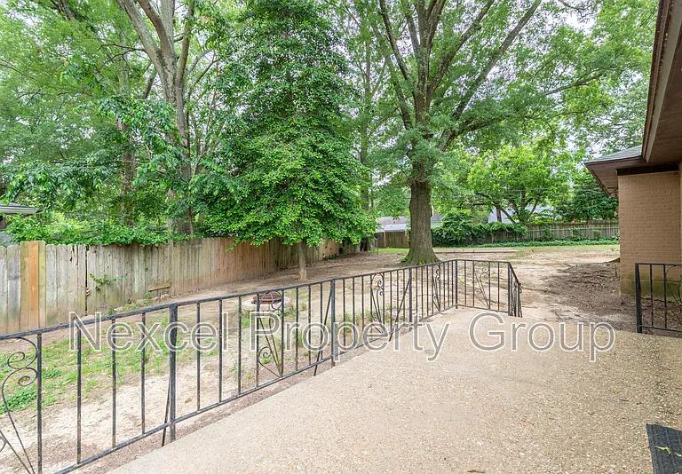 376 N Graham St — Photo 19