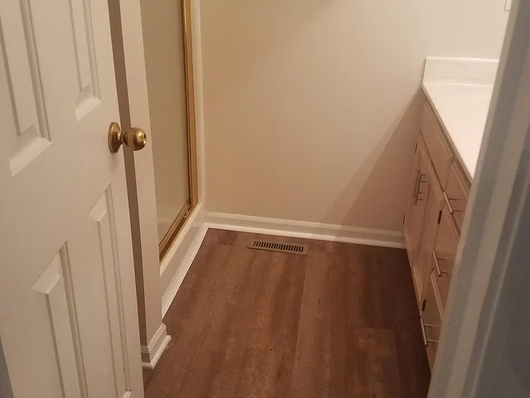 100 SE Harvard Dr — Photo 6