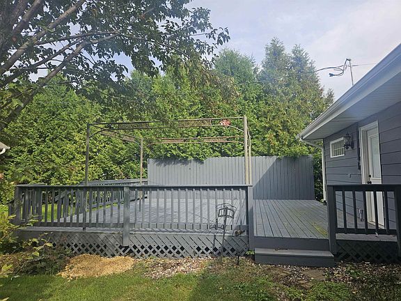 3rd image of 124 4th Ave SW