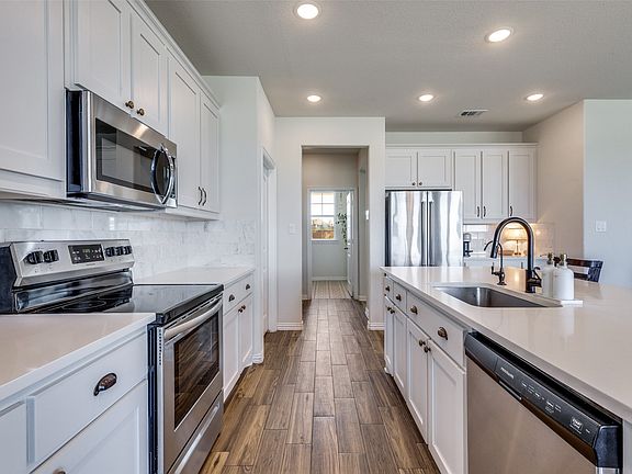 3rd image of 110 Ridgetop Trl