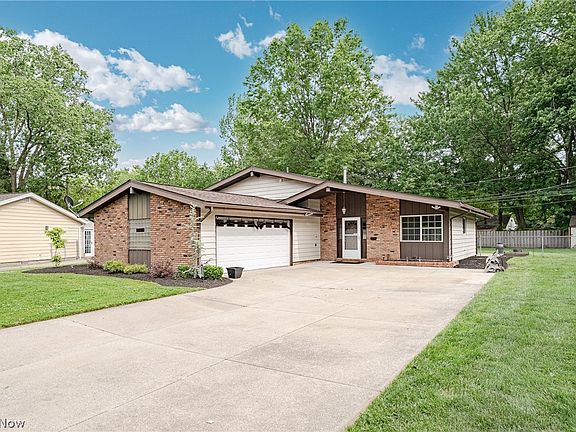2nd image of 23823 Beaumont Dr