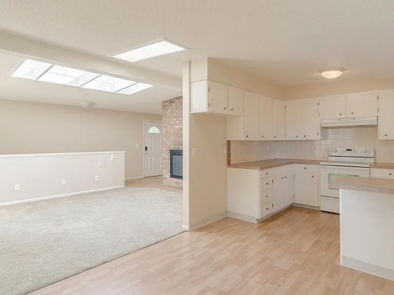 7435 SW Hermoso Way — Photo 5