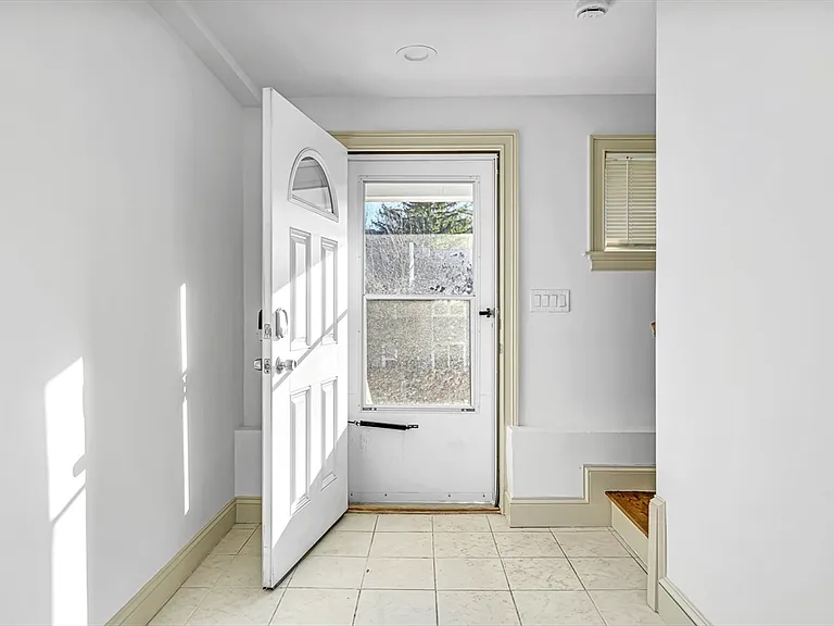 2591 Washington St — Photo 19