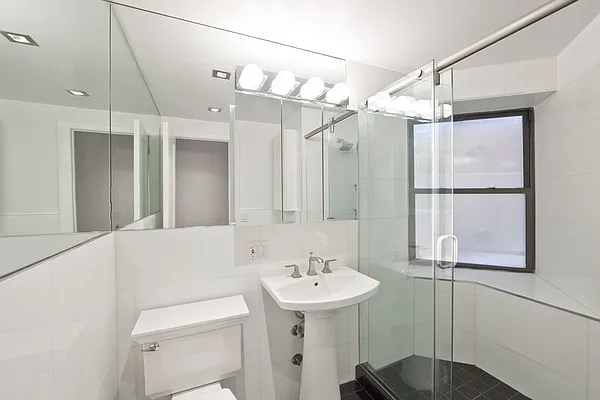 Rented by R New York | media 42