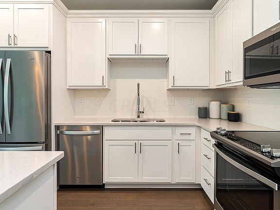 4th image of 1670 E Broad St #212