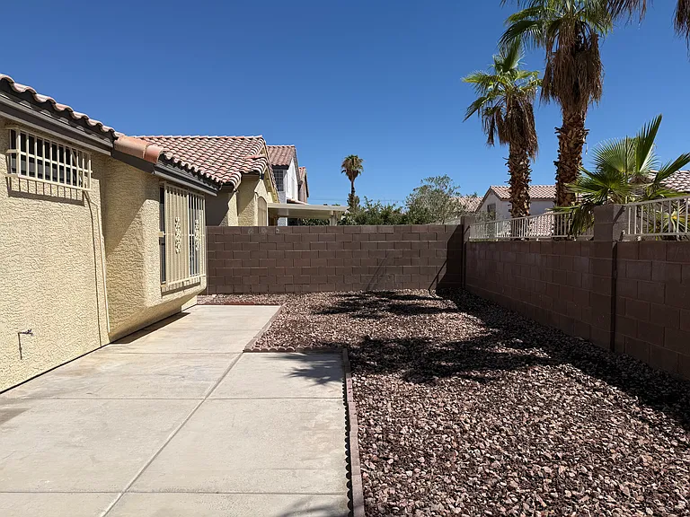 3568 Summerday Ct — Photo 17