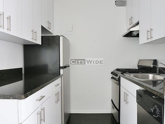 4th image of 400 E 89th St APT 11Q