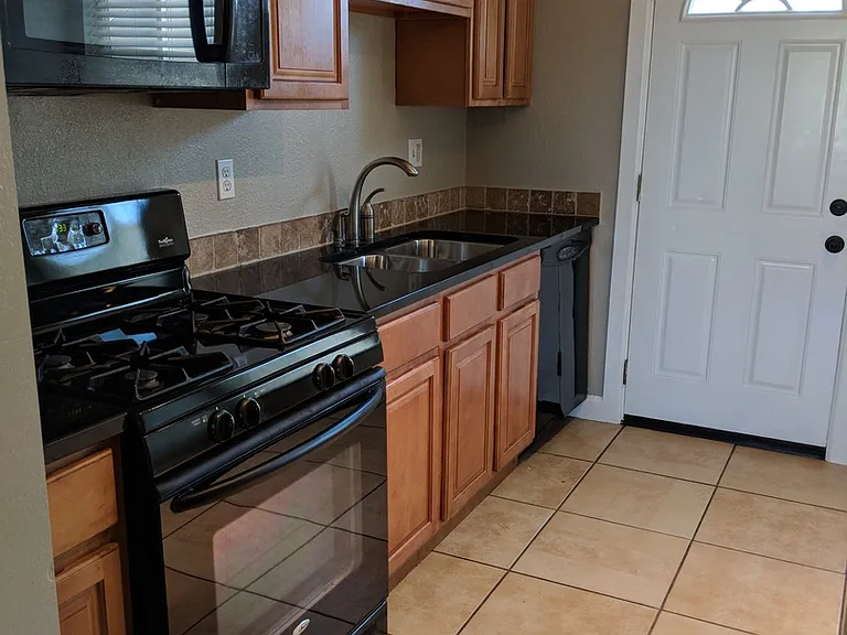 3316 N Adams St — Photo 40