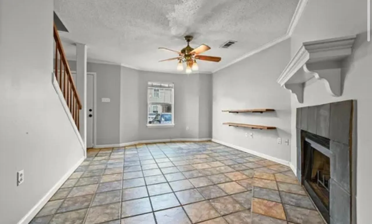 2 bed, 2.5 bath, 1068 sqft, $1,400 — Photo 1