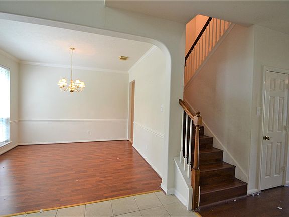 3rd image of 12110 Laurel Ct